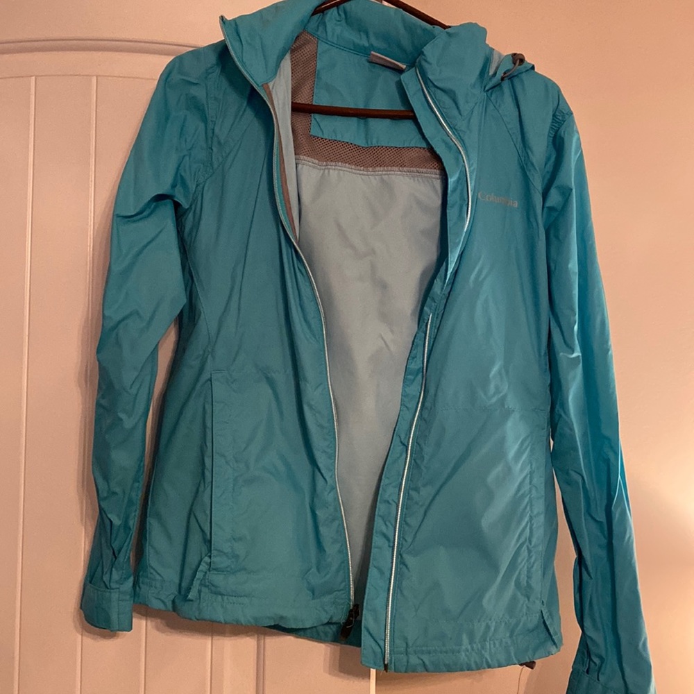 Like New, Womens Columbia Rain Jacket, Small